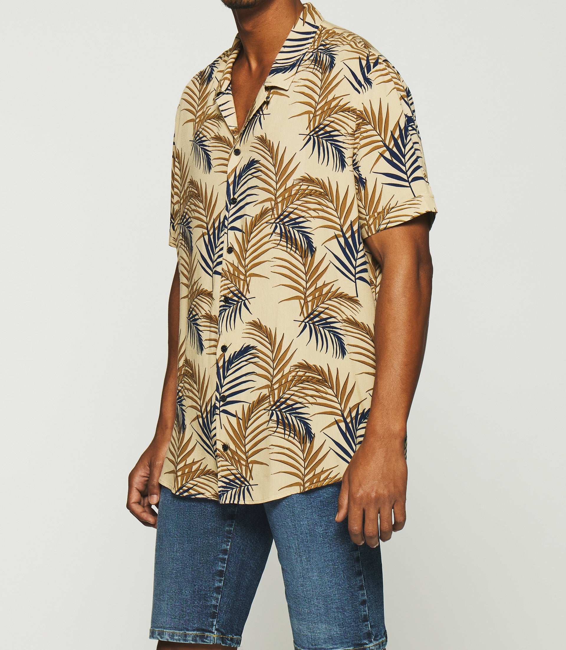 Chemise imprimée à manches courtes camel et marine KARL – Image 2