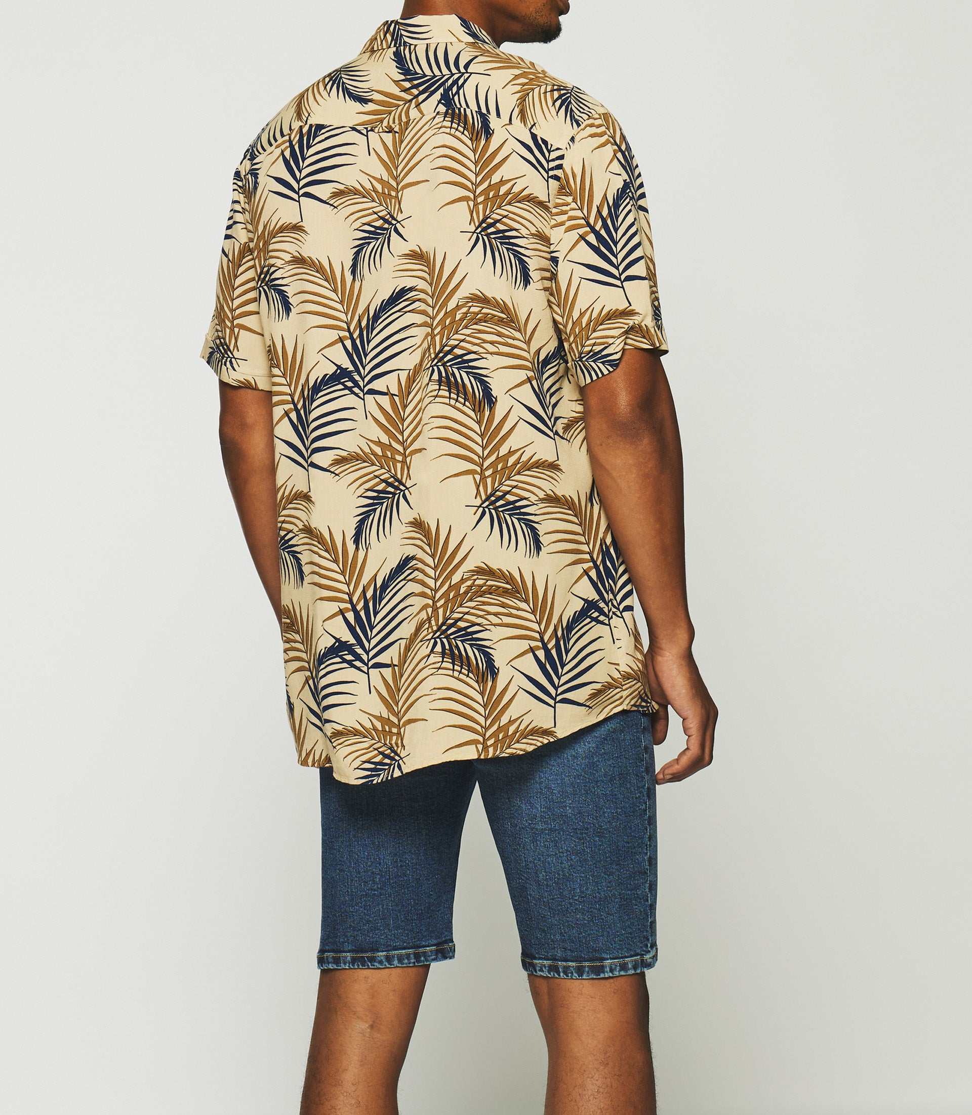 Chemise imprimée à manches courtes camel et marine KARL – Image 3