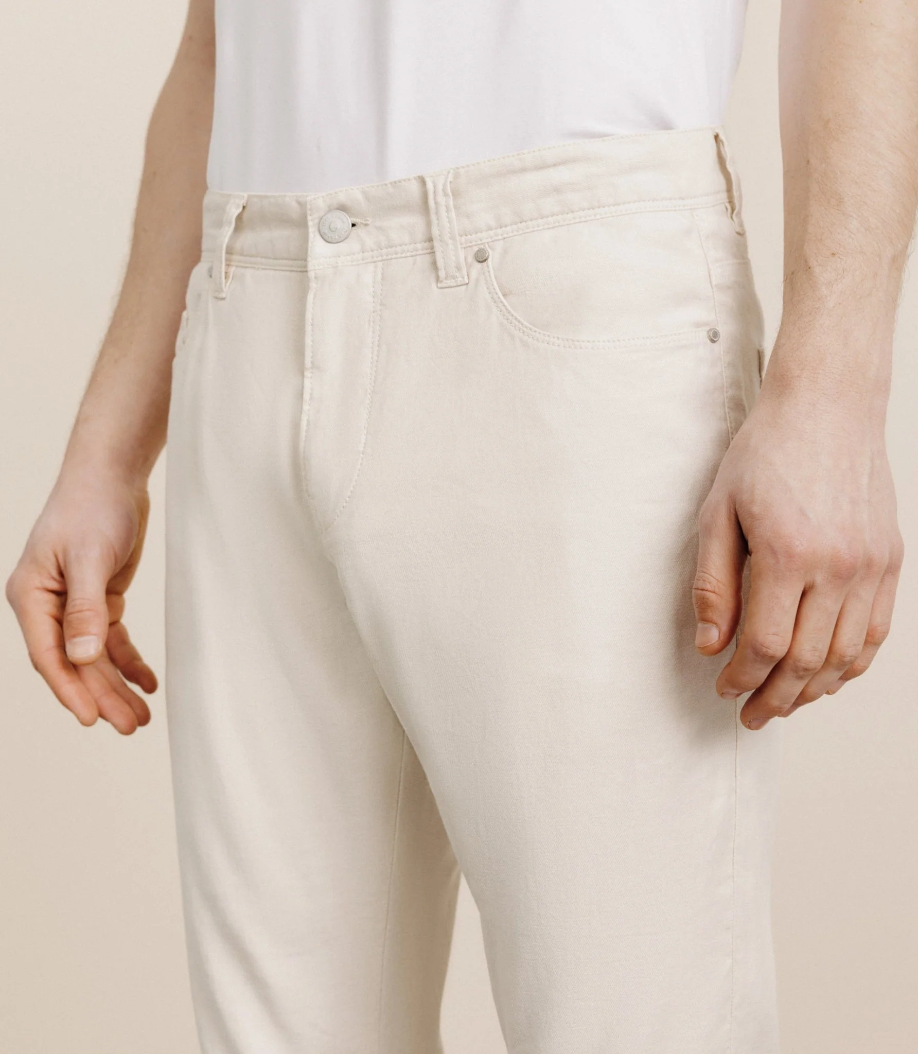 Pantalon droit en lin et coton beige – Image 2