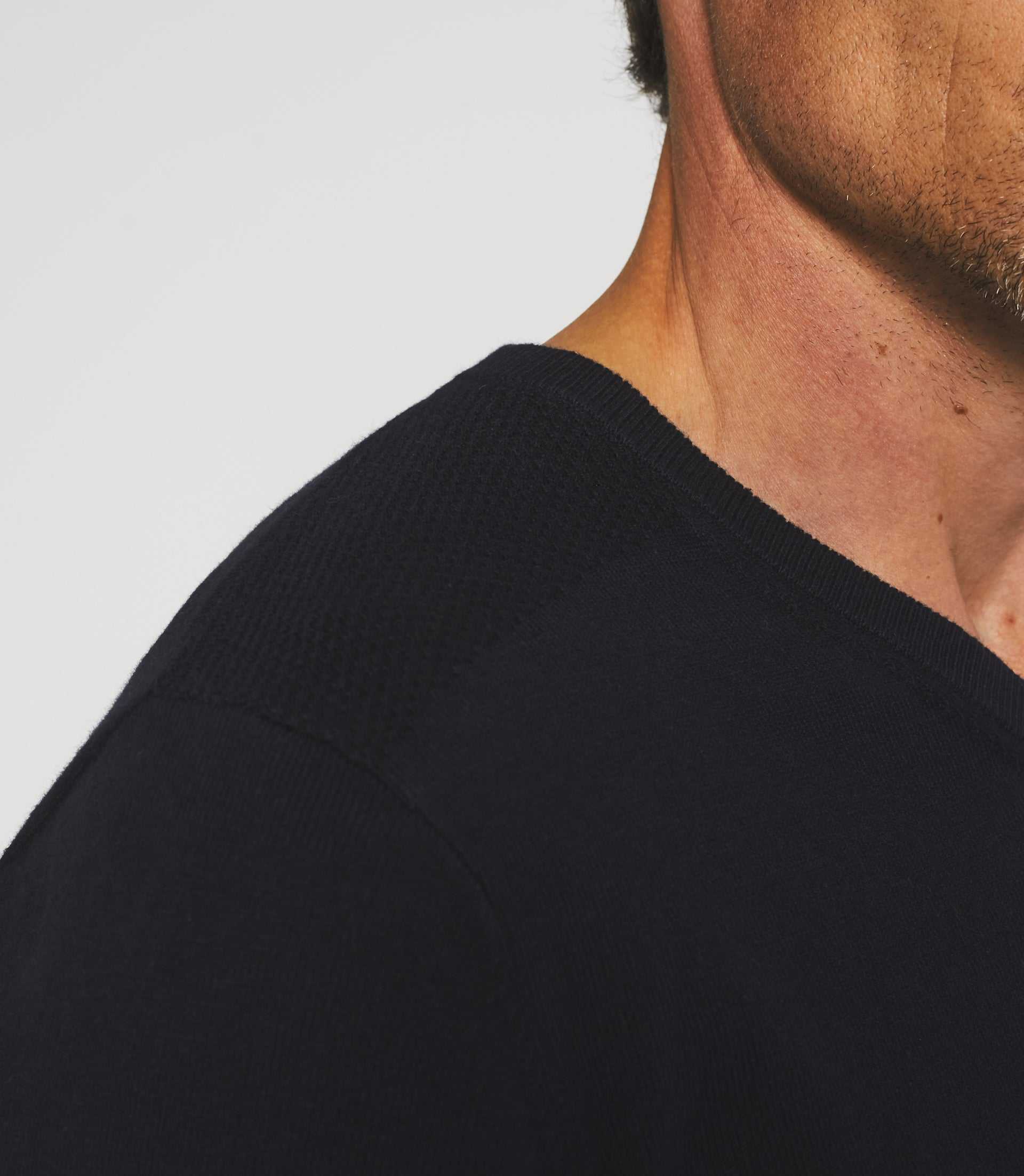 Pull col V en coton-cachemire marine BRENT – Image 4