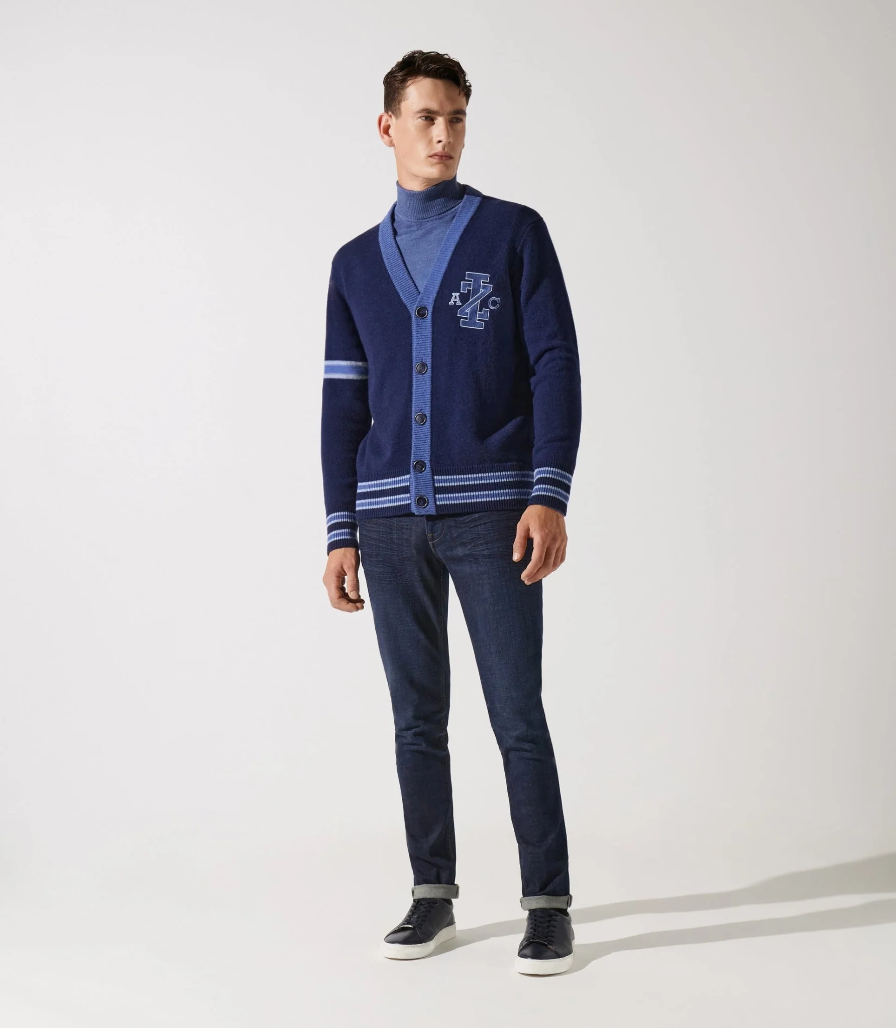 Gilet boutonné brodé bleu