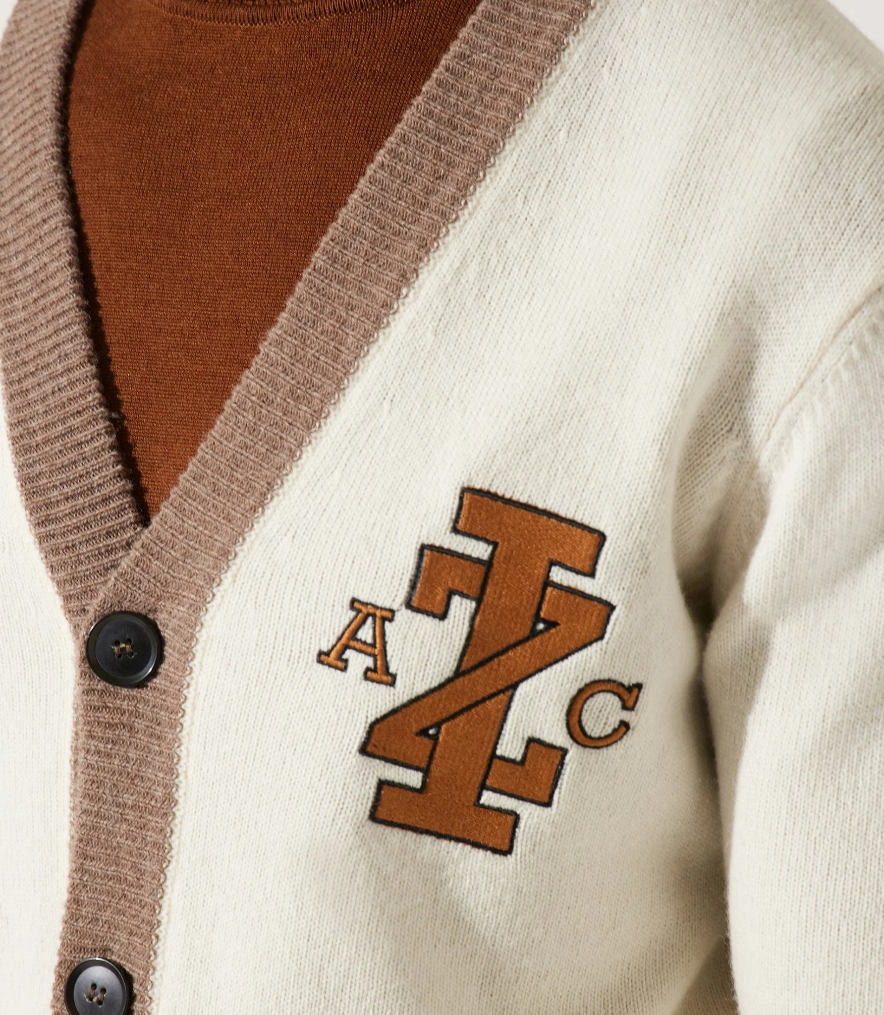 Gilet boutonné brodé écru – Image 3