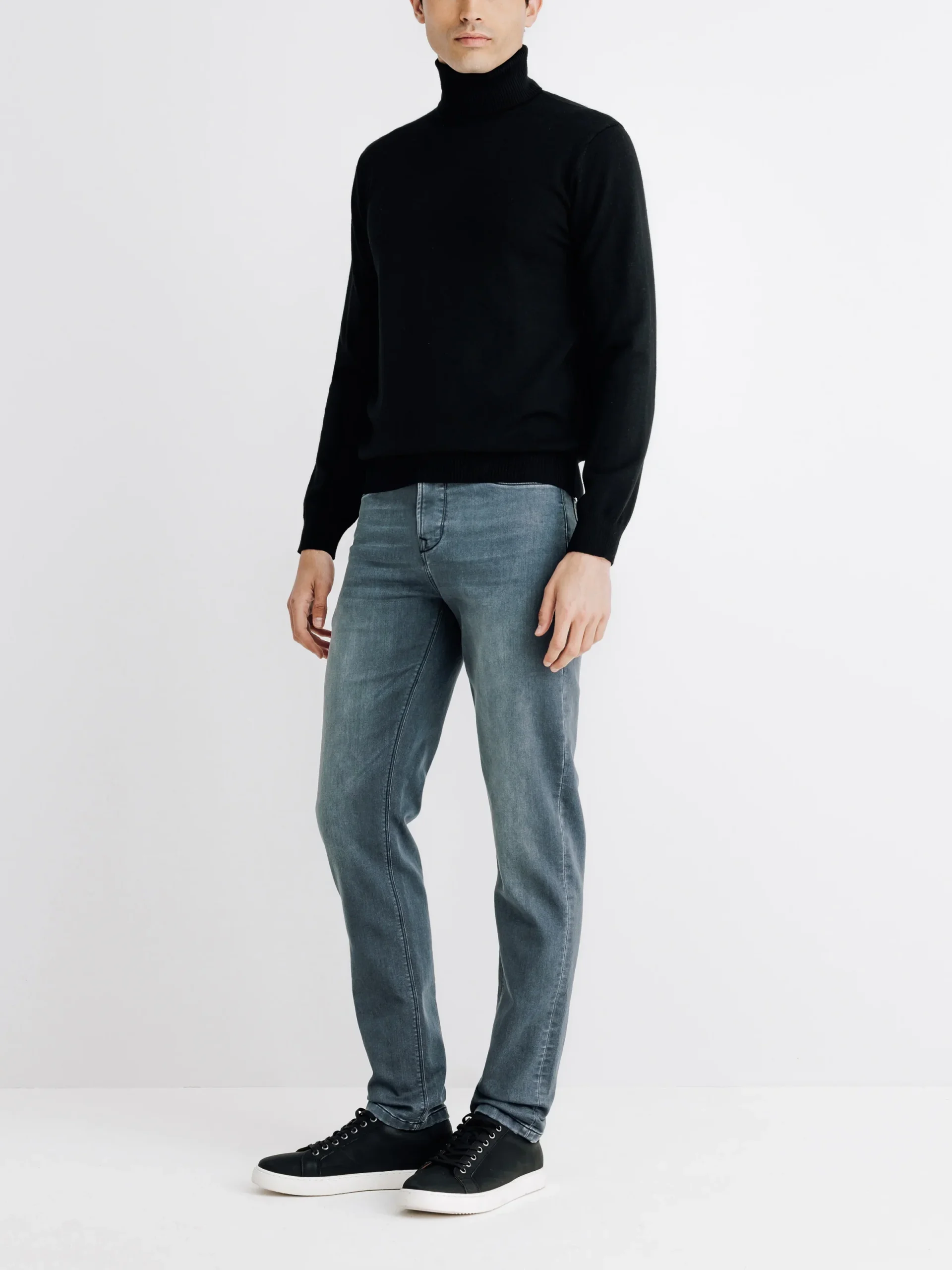 Pull col roulé noir – Image 3