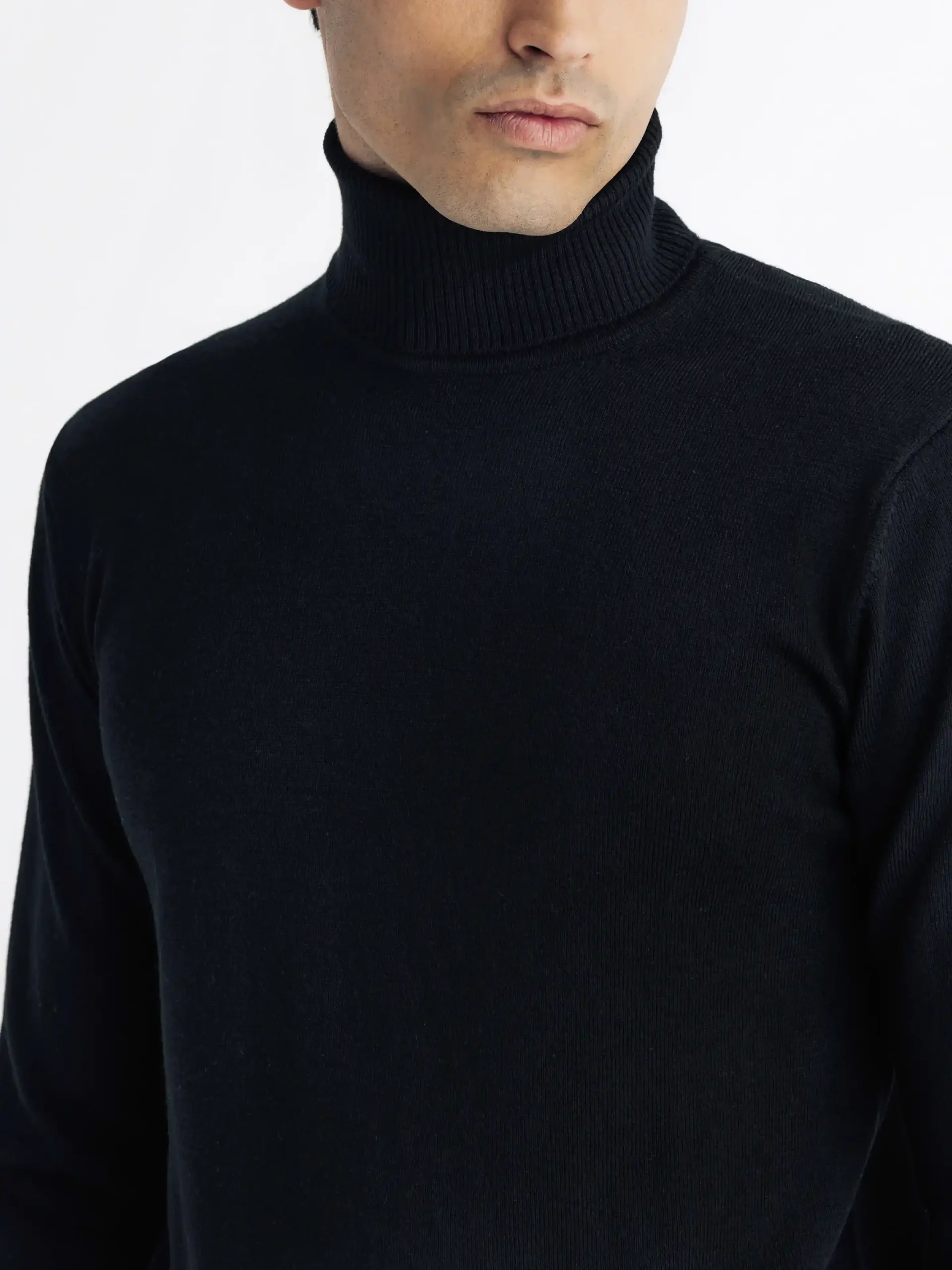 Pull col roulé noir – Image 2