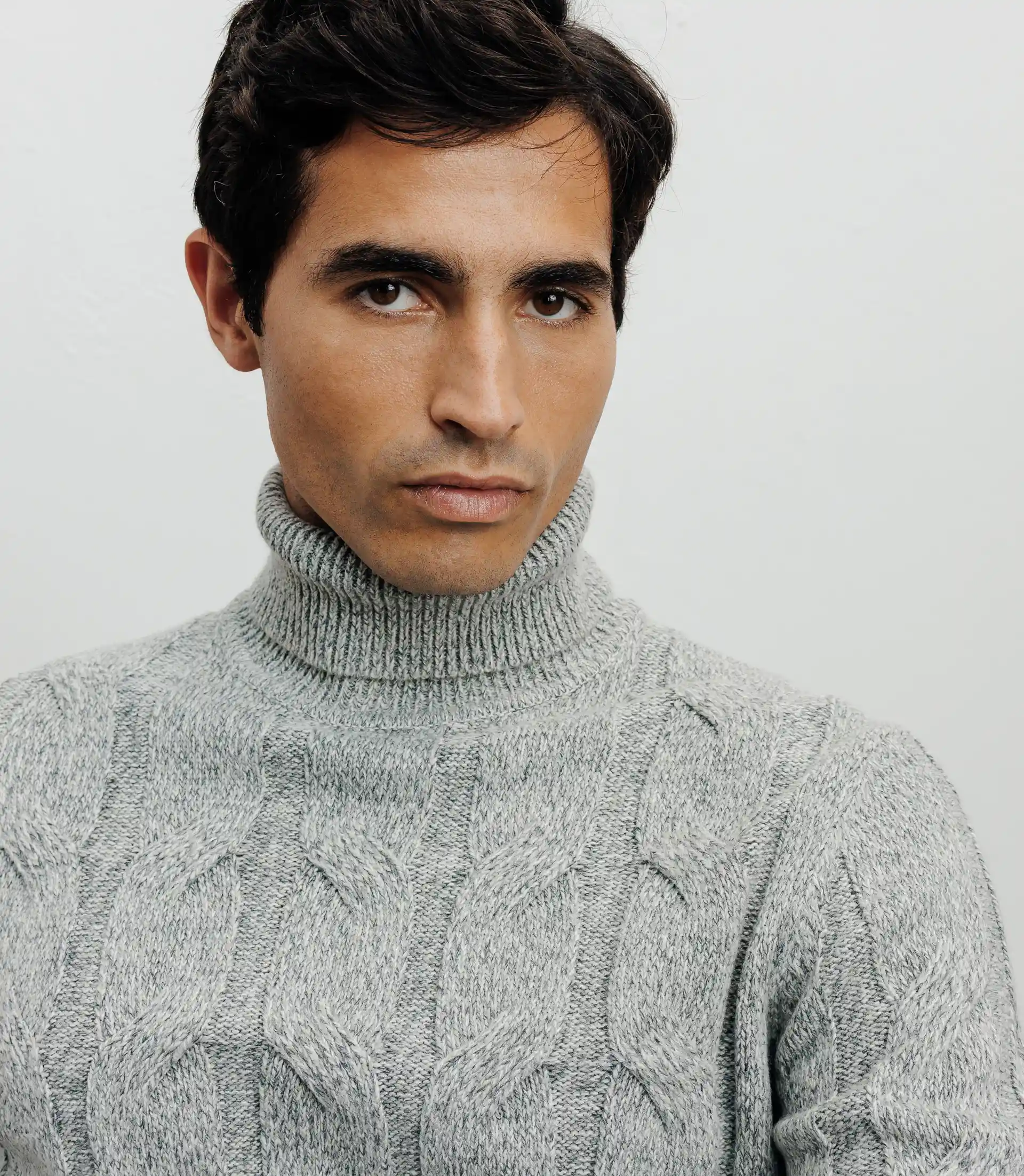 Pull col roulé torsadé gris chiné – Image 2