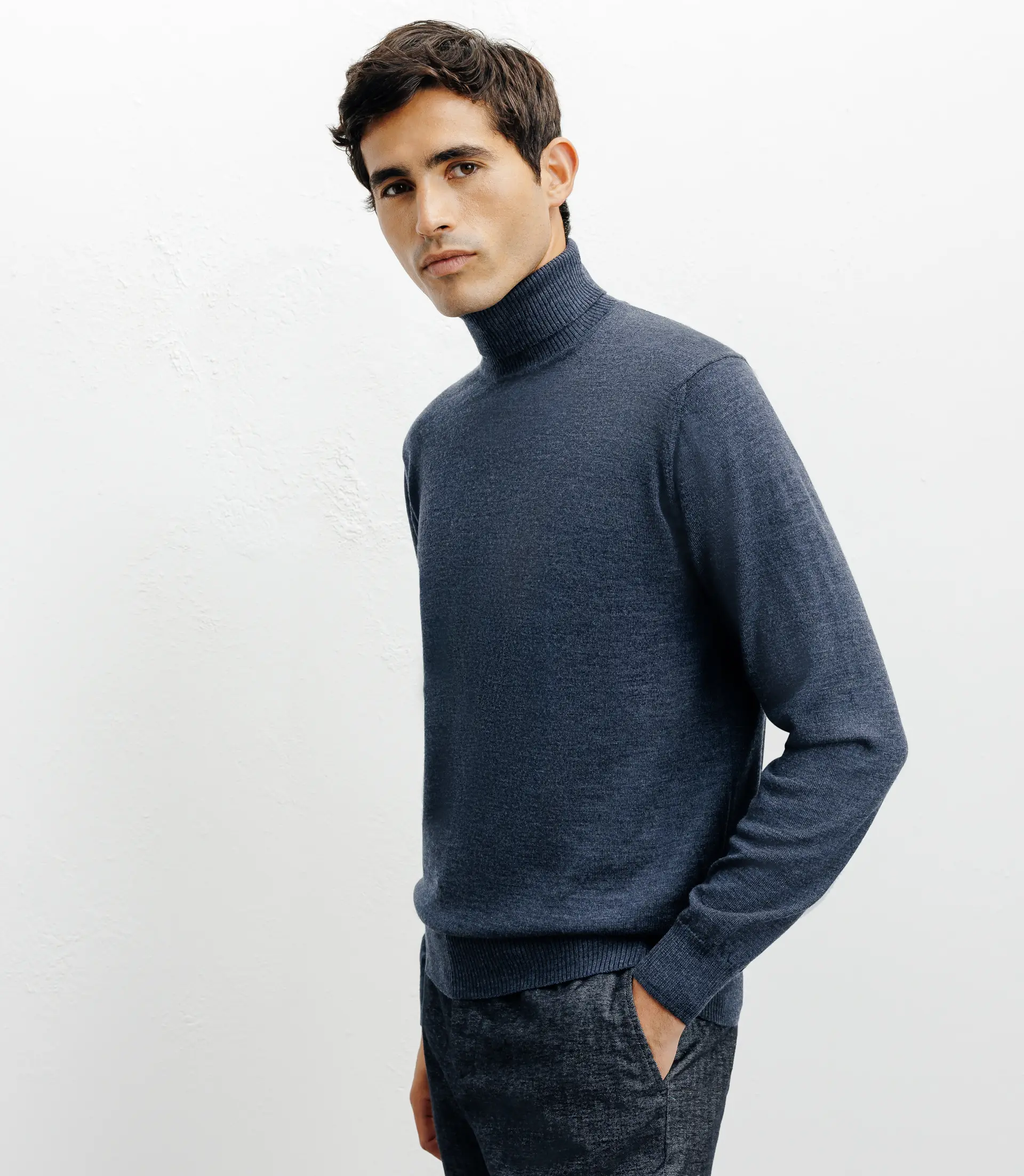 Pull col roulé indigo