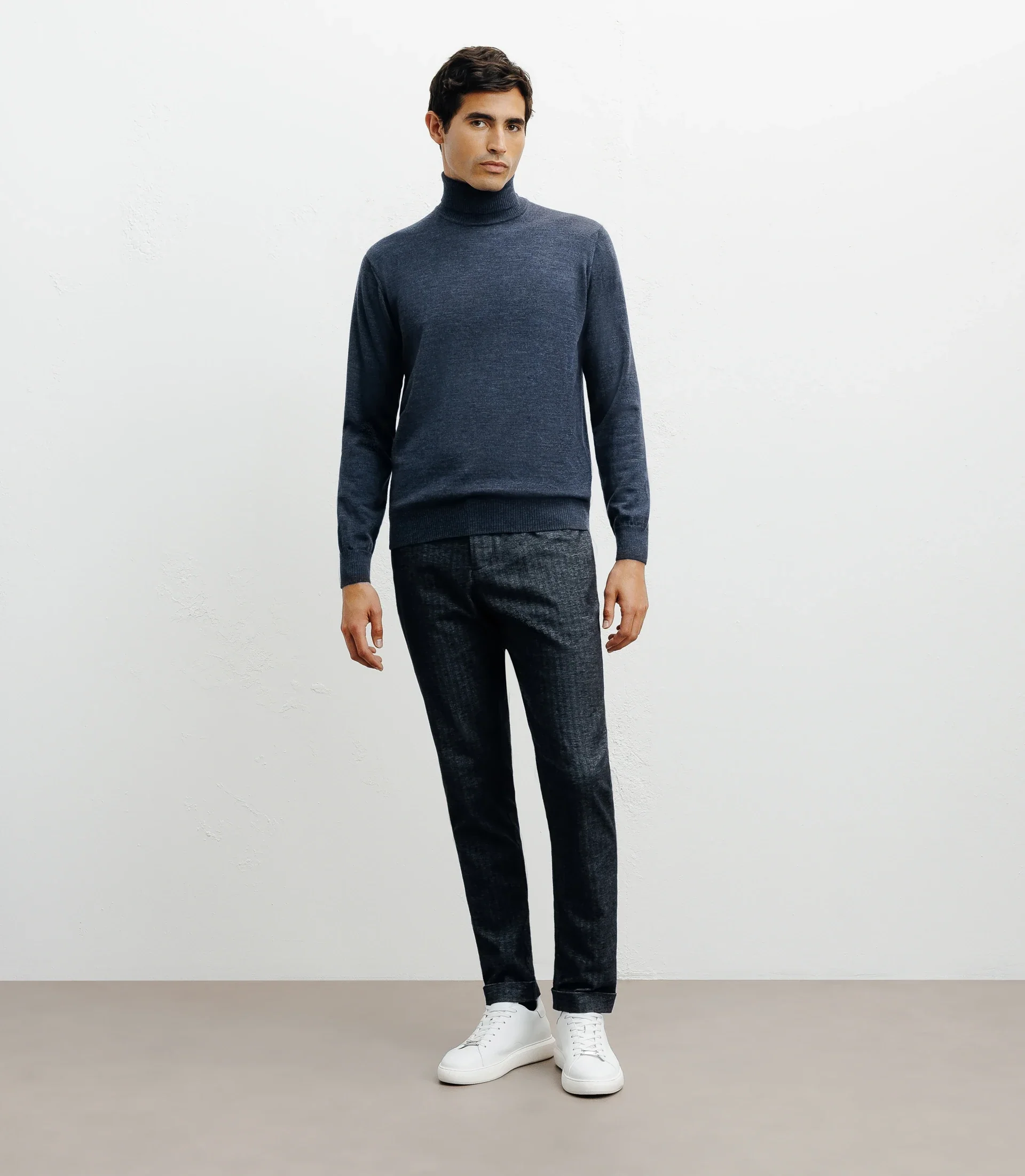 Pull col roulé indigo – Image 3