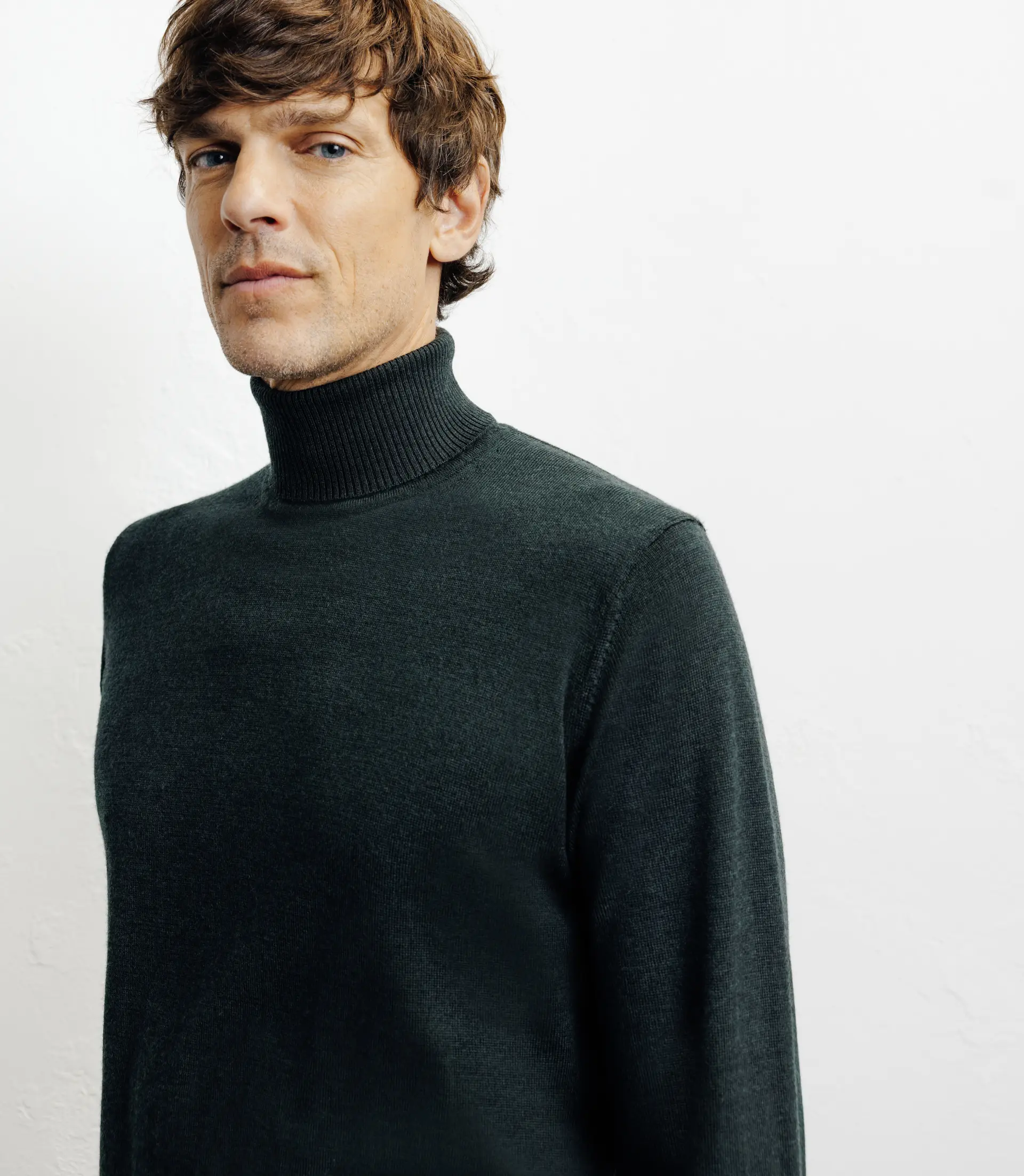 Pull col roulé vert foncé